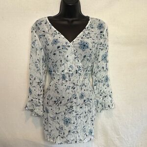 A-11 Violet and Claire Blue & White Floral 3/4 Sleeve Blouse Size M